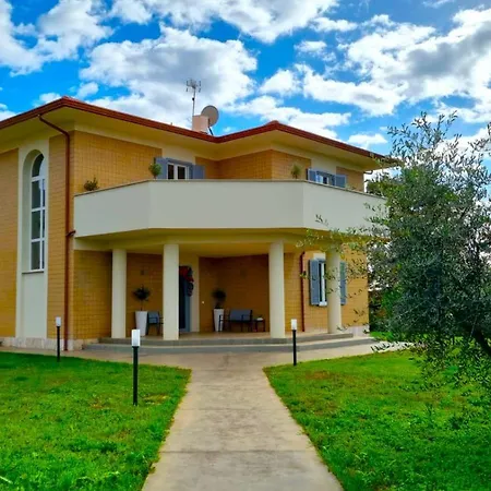 Ai Livastri Bed and breakfast Cori